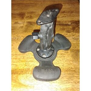 Magellan Roadmate 760 GPS Portable Auto Navigation System Mount Fishfinder